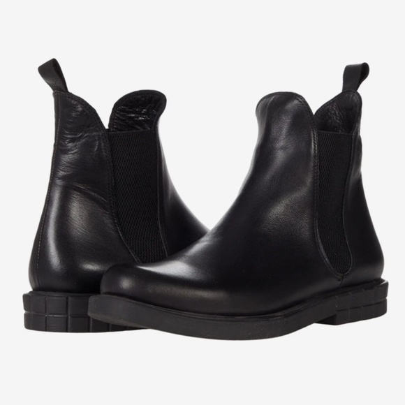 NWT Bueno Oak Amalfi Black Bootie - Size 37
